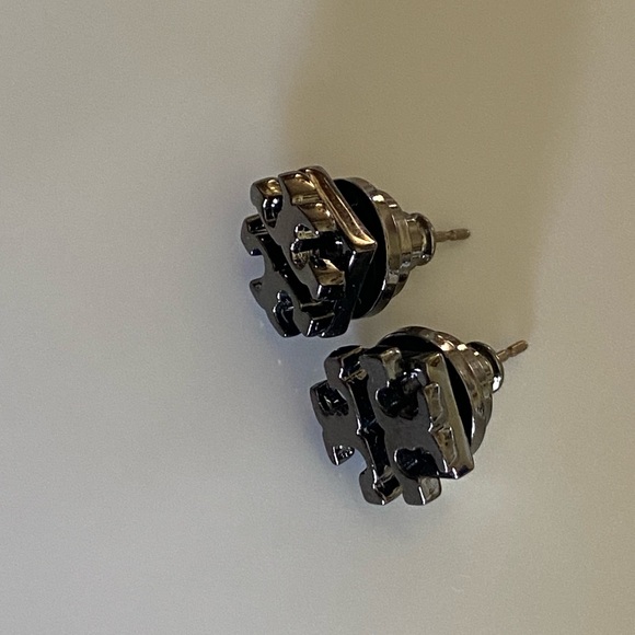 Tory Burch Classic Logo
Stud Earrings - Picture 3 of 4